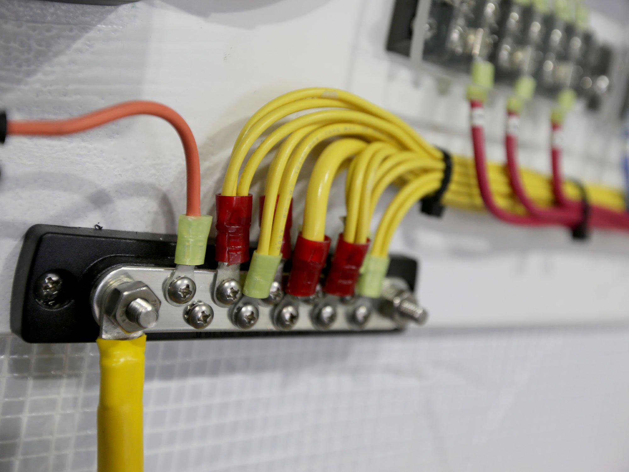 BSS BusBar 10 Gang Common Bus with Cover