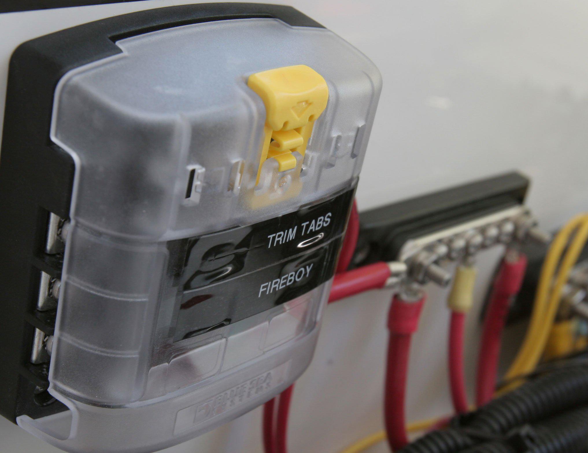 BSS Fuse Block ST-Blade 6 Circuits with Cover