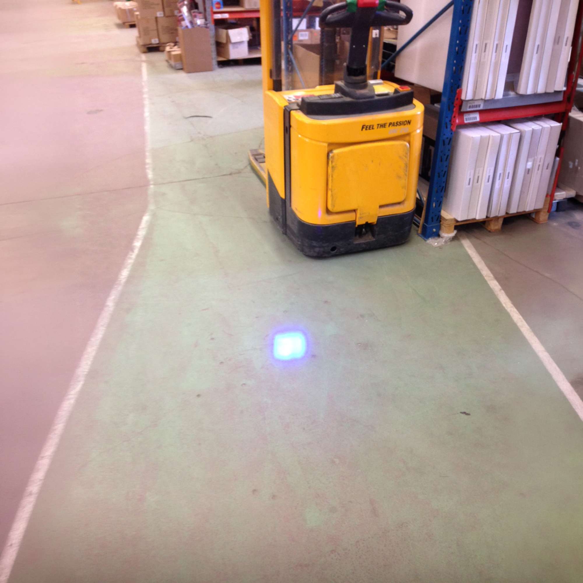 STRANDS BLÅ PRICK TRUCKLAMPA 7W