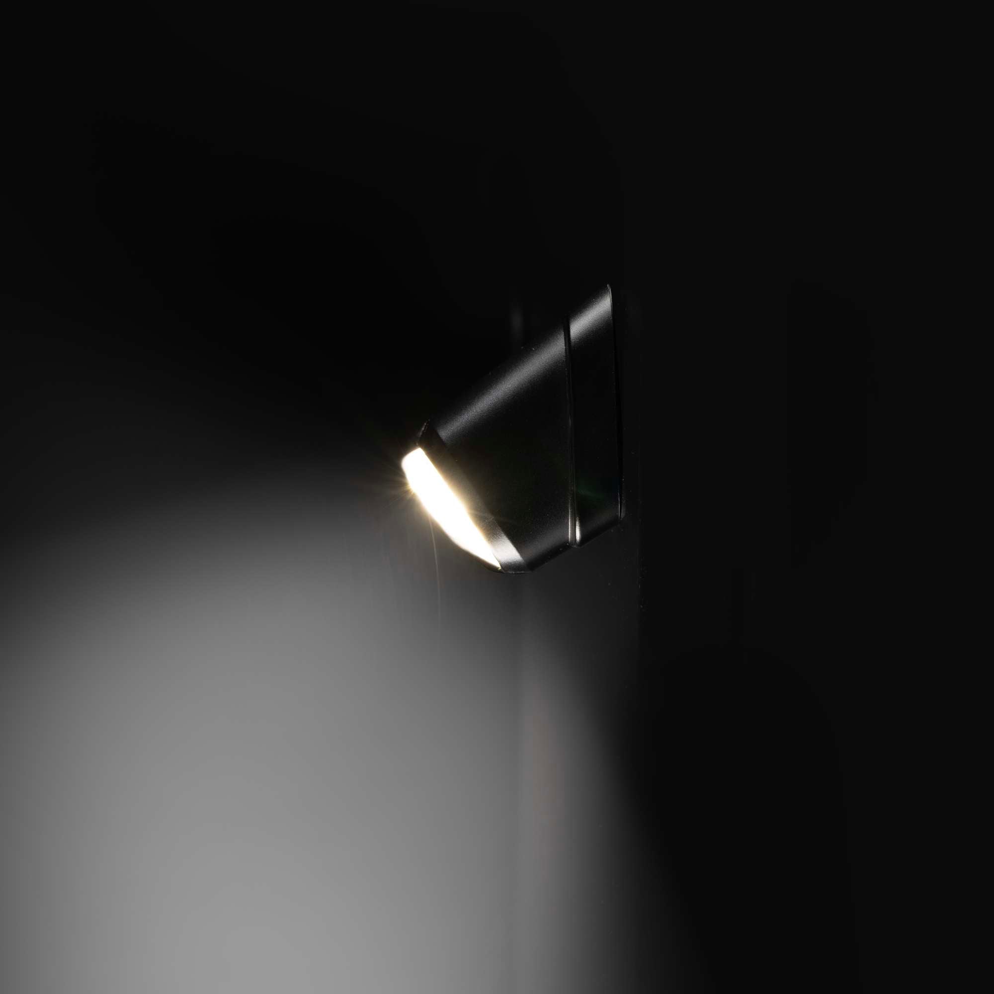 NUUK E-LINE SCENE LIGHT 80W